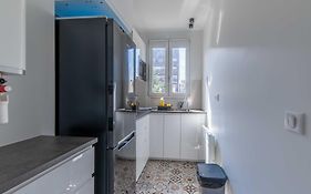 Studio Sleeps 4 With Terrace, 500M Place Morny